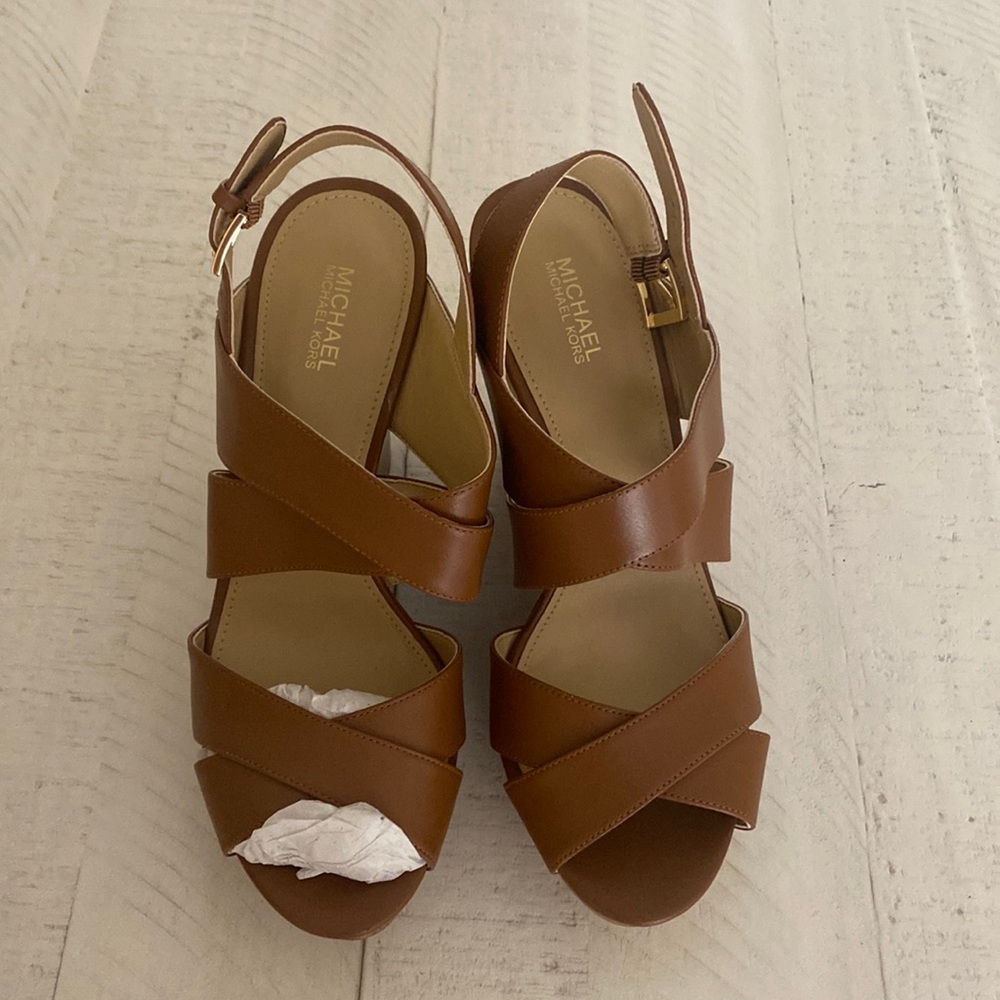 Dana Wedge leather by Michael kors 6.5
